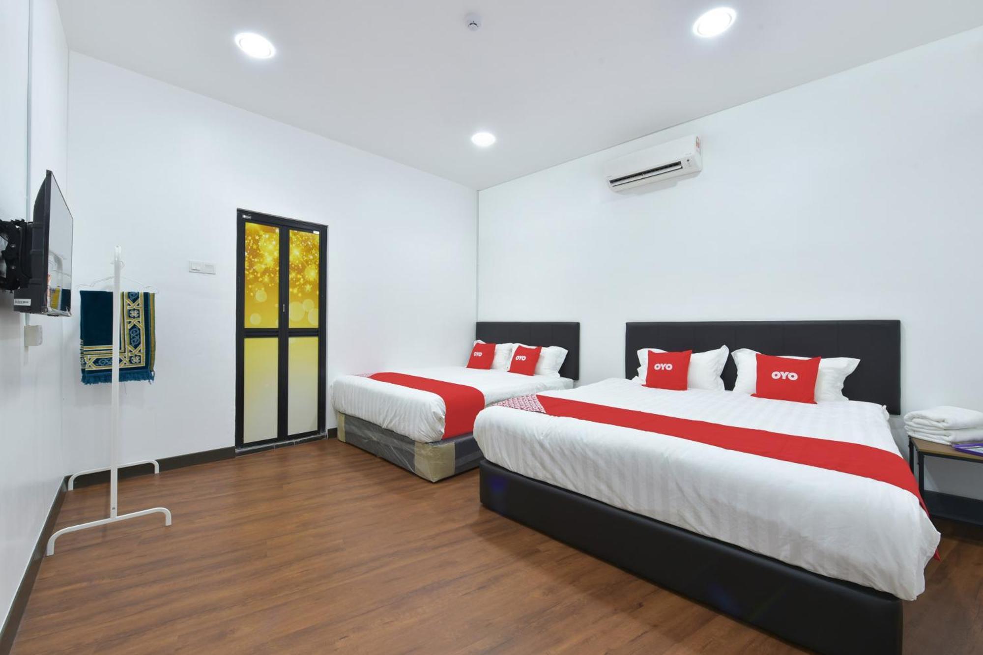 Oyo 90869 Hotel Madeena Inn Sepang Esterno foto